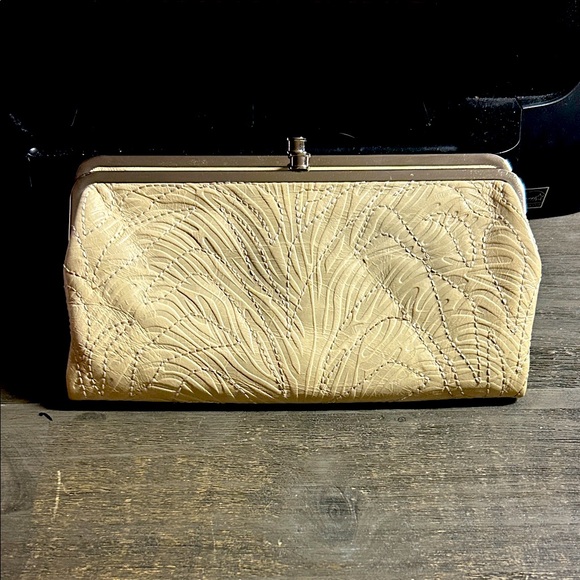 HOBO Cream Embosses Leather Lauren Double Kiss-lock Wallet - Picture 1 of 8